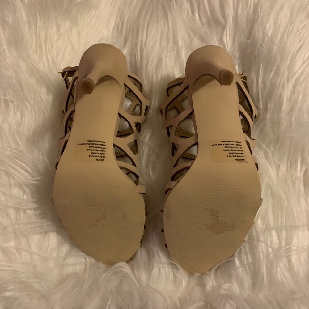 Heels - Picture 4 of 4